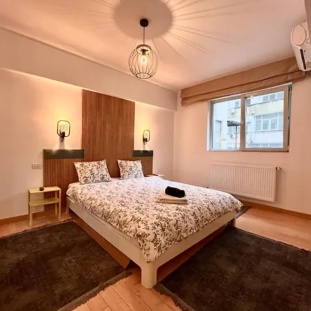 Cozy Apartment With Balcony Bucharest Exterior photo